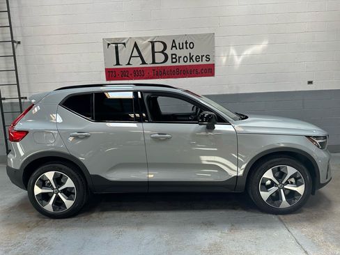 Used 2026 Volvo XC40 B5 Plus AWD/4WD image 2