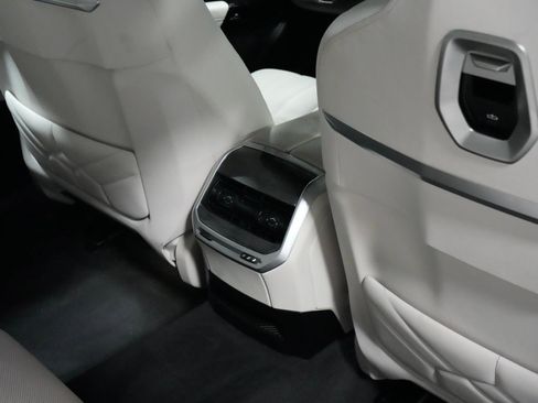 Used 2023 BMW 760i xDrive w/ Luxury Rear Seating Package AWD/4WD image 11