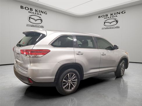 Used 2018 Toyota Highlander XLE FWD image 5