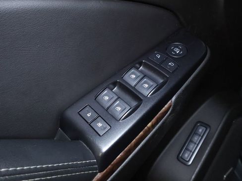 Used 2019 Chevrolet Suburban LT image 13