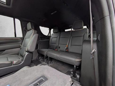 Used 2024 Chevrolet Suburban Premier image 21