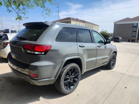Used 2020 Jeep Grand Cherokee Altitude image 4
