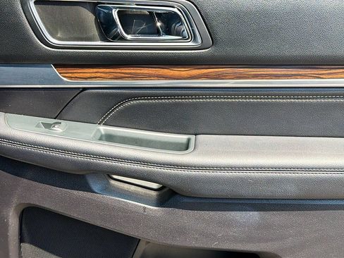 Used 2019 Ford Explorer Limited w/ Class III Trailer Tow Package FWD image 32