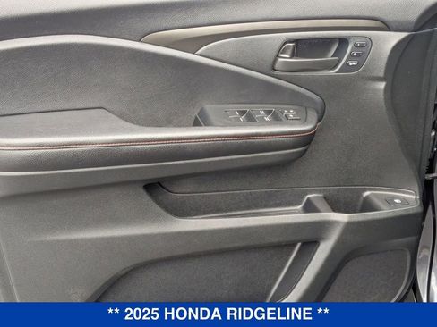 Used 2025 Honda Ridgeline TrailSport image 11