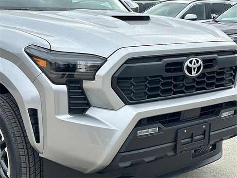 New 2025 Toyota Tacoma TRD Sport image 8