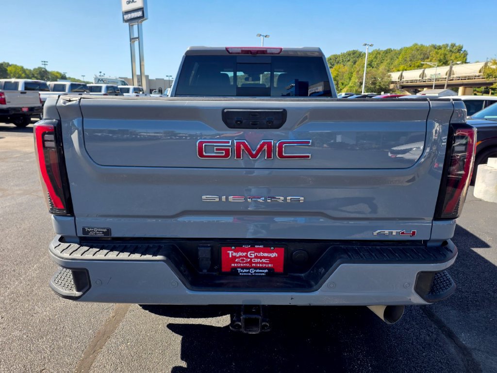Used 2024 GMC Sierra 2500 AT4 w/ AT4 Preferred Package AWD/4WD image 9
