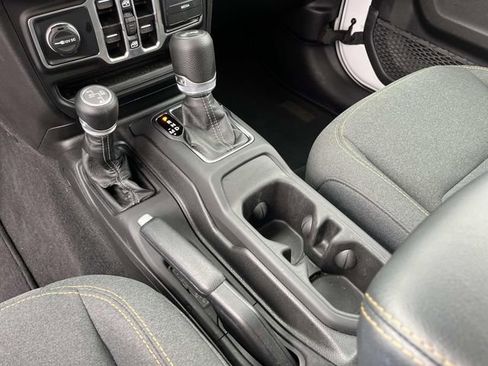 Certified 2025 Jeep Wrangler Unlimited Sahara AWD/4WD image 31