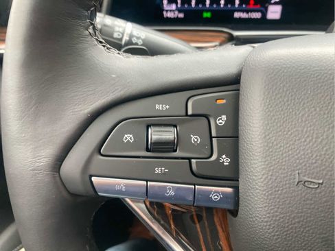 Used 2024 Cadillac Escalade Premium Luxury w/ Performance Package image 16