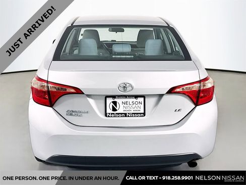 Used 2019 Toyota Corolla LE w/ Carpet Mat Package (TMS) FWD image 6