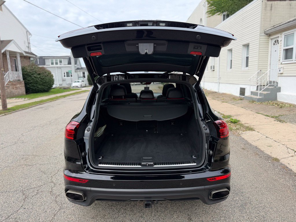 Used 2018 Porsche Cayenne Platinum Edition AWD/4WD image 9