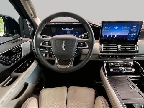 Used 2022 Lincoln Navigator L Reserve RWD image 6