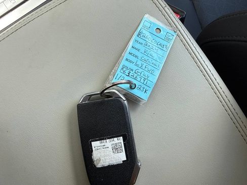 Used 2024 Kia Carnival LX FWD image 37
