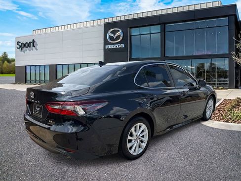 Used 2022 Toyota Camry LE FWD image 3
