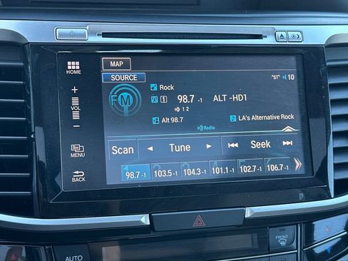 Used 2016 Honda Accord Touring image 17