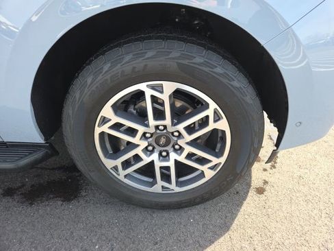 Used 2025 Ford Expedition Active image 4