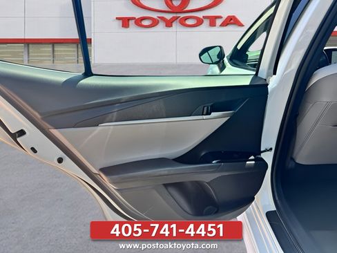 Used 2025 Toyota Camry SE FWD image 15