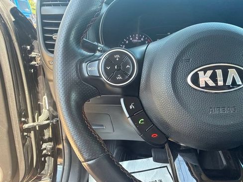 Used 2019 Kia Soul ! FWD image 16