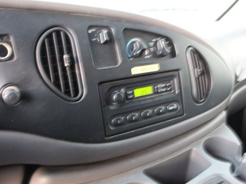 Used 2000 Ford E-150 and Econoline 150 image 7