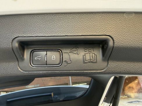 Used 2020 Ford Explorer Platinum w/ Premium Technology Package image 49