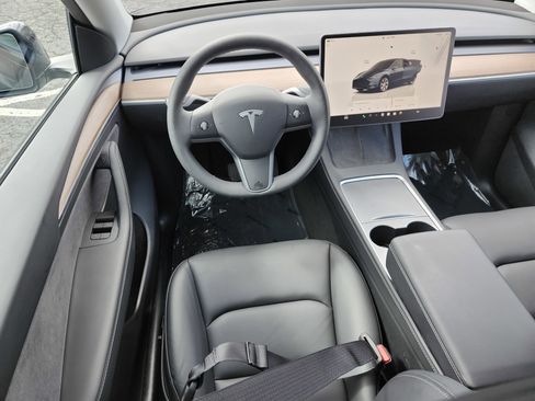 Used 2024 Tesla Model Y Long Range image 26