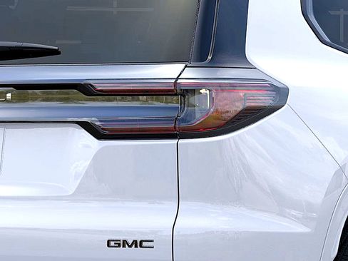New 2026 GMC Acadia Denali Ultimate w/ LPO, Floor Liner Package AWD/4WD image 11