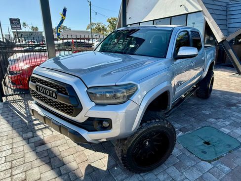 Used 2019 Toyota Tacoma SR5 image 2