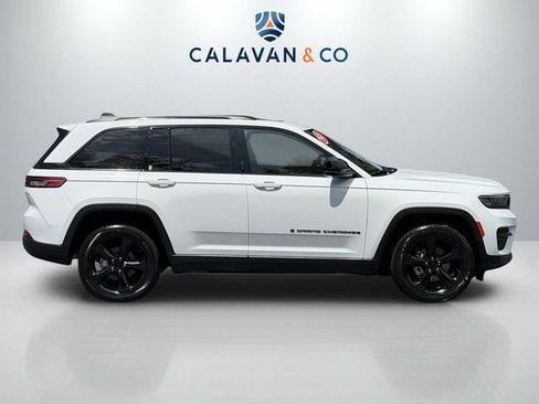 Used 2023 Jeep Grand Cherokee Altitude AWD/4WD image 8