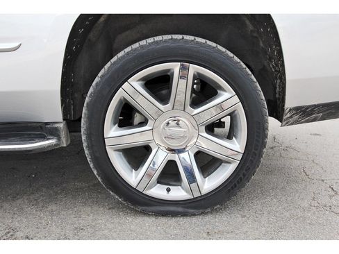 Used 2020 Cadillac Escalade Luxury RWD image 33