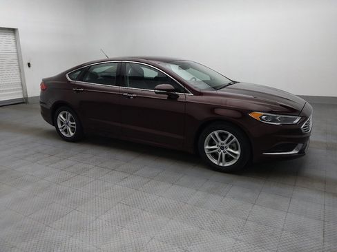 Used 2018 Ford Fusion SE w/ Fusion SE Technology Package FWD image 11