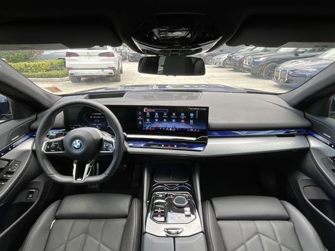 Certified 2025 BMW i5 xDrive40 w/ M Sport Package AWD/4WD image 12