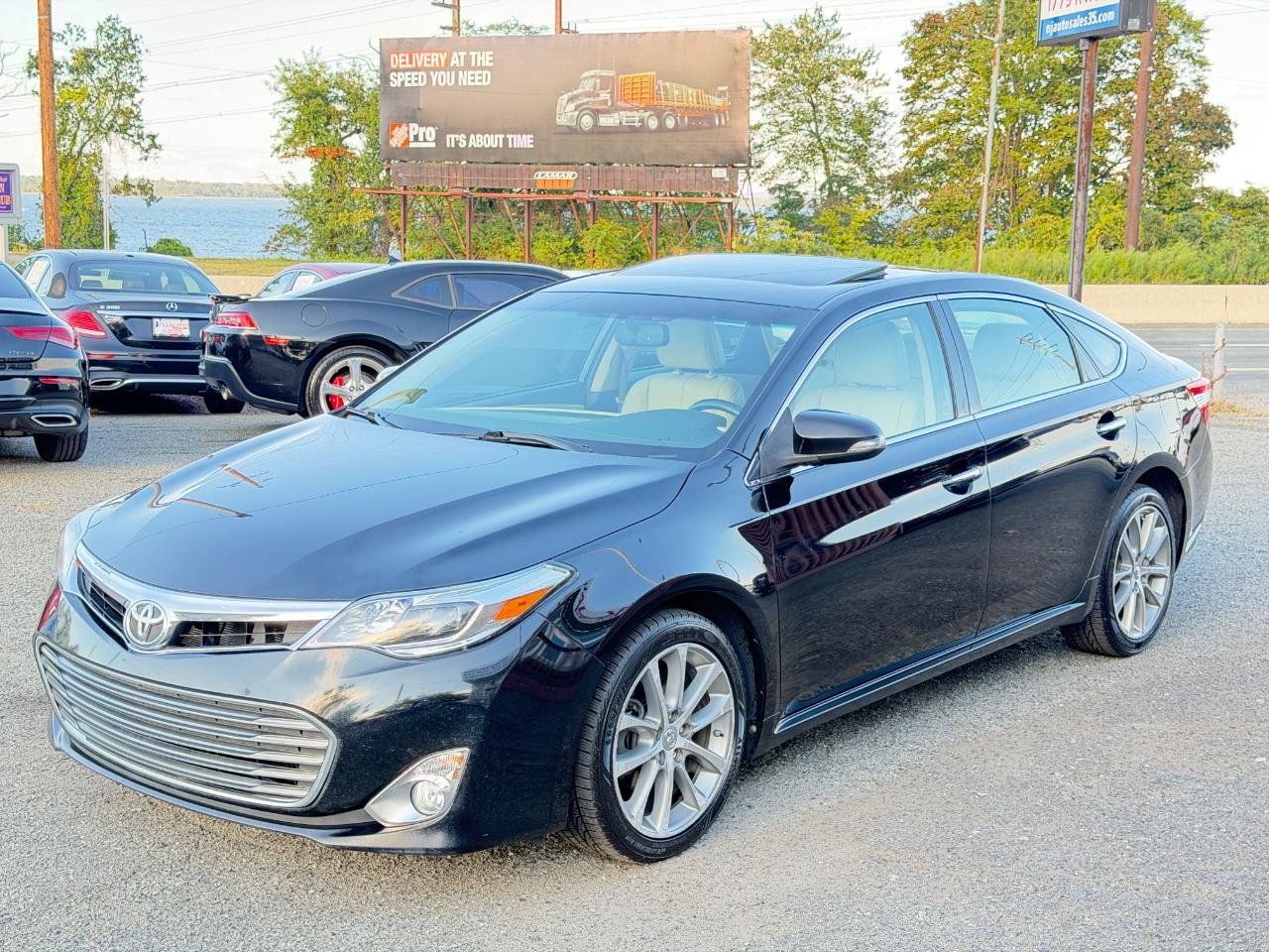 Used 2015 Toyota Avalon XLE Touring FWD image 8