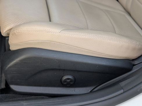 Used 2018 Mercedes-Benz C 300 Sedan image 10