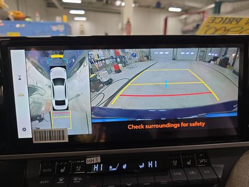 Used 2025 Toyota Camry XLE image 24