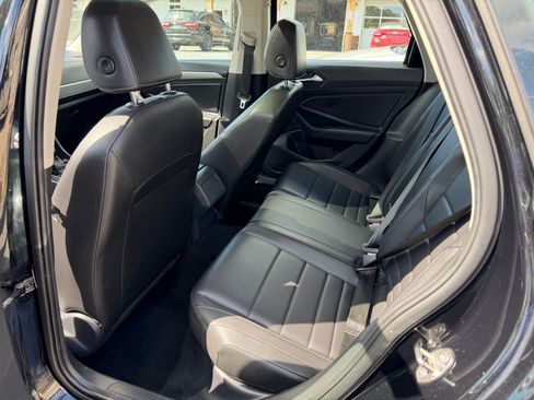 Used 2021 Volkswagen Jetta SE FWD image 12
