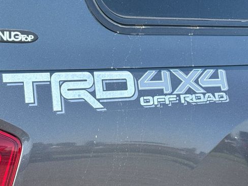 Used 2017 Toyota Tacoma TRD Off-Road w/ Premium & Technology Package AWD/4WD image 50