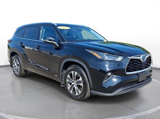 Used 2022 Toyota Highlander XLE AWD/4WD video 1