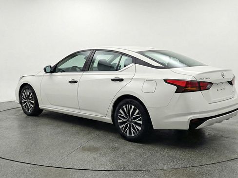 Used 2025 Nissan Altima 2.5 SV image 6