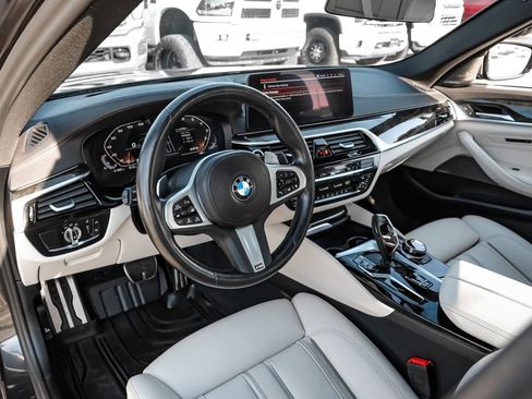 Used 2023 BMW M550i xDrive w/ Dynamic Handling Package AWD/4WD image 11