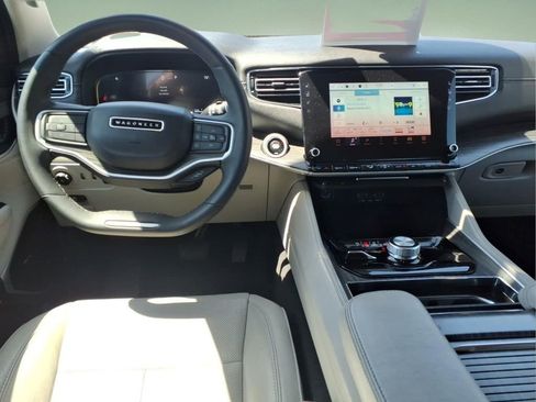 Used 2023 Jeep Wagoneer L Series II AWD/4WD image 9