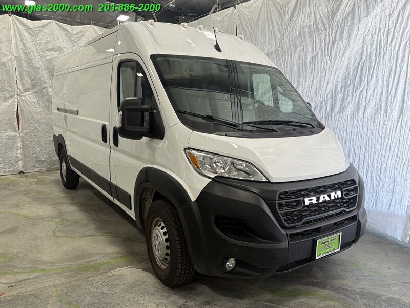 Used 2024 RAM ProMaster 2500 w/ Convenience Group FWD image 2