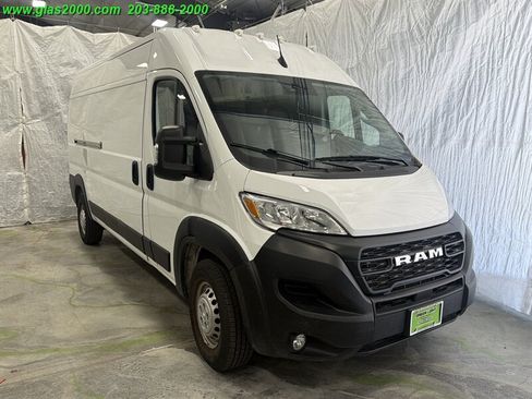 Used 2024 RAM ProMaster 2500 w/ Convenience Group FWD image 2