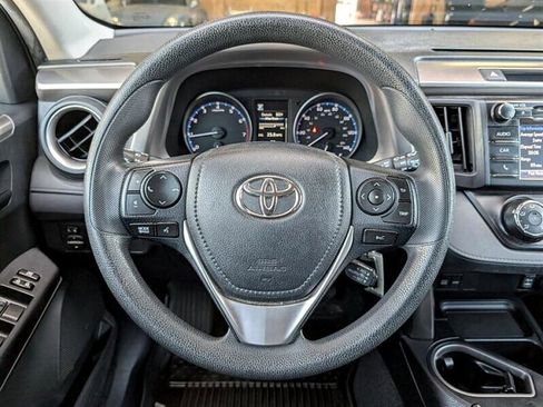 Used 2017 Toyota RAV4 LE image 18