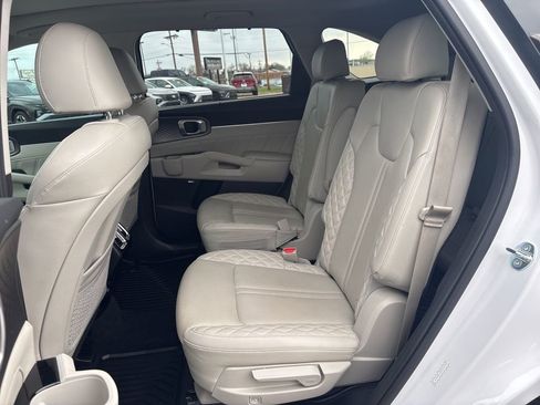 Used 2023 Kia Sorento SX image 19