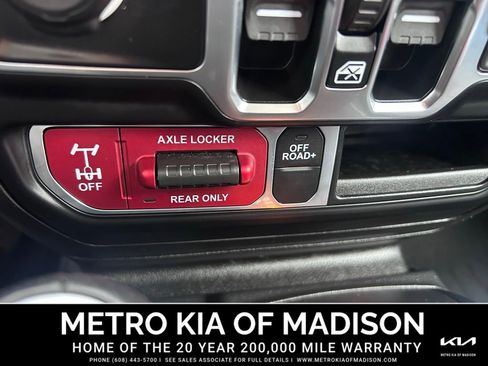 Used 2023 Jeep Gladiator Mojave w/ Cold Weather Group image 23