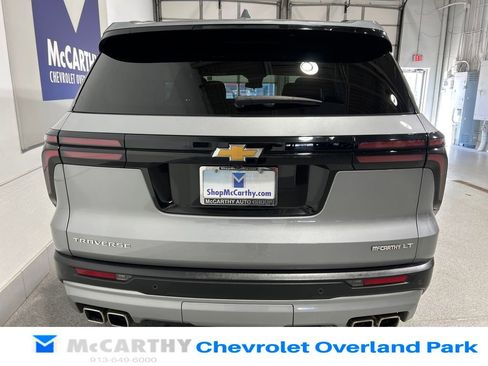 Used 2024 Chevrolet Traverse LT w/ Trailering Package FWD image 6