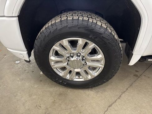 Used 2023 GMC Sierra 3500 Denali w/ Denali Ultimate Package image 22