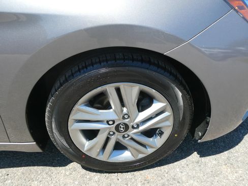 Used 2020 Hyundai Elantra Value Edition w/ Cargo Package (C1) FWD image 32