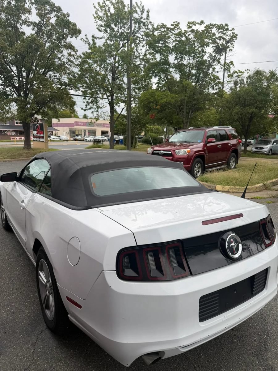 Used 2014 Ford Mustang Convertible RWD image 5