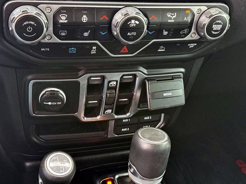 Used 2023 Jeep Wrangler Unlimited Sahara w/ Cold Weather Group image 17