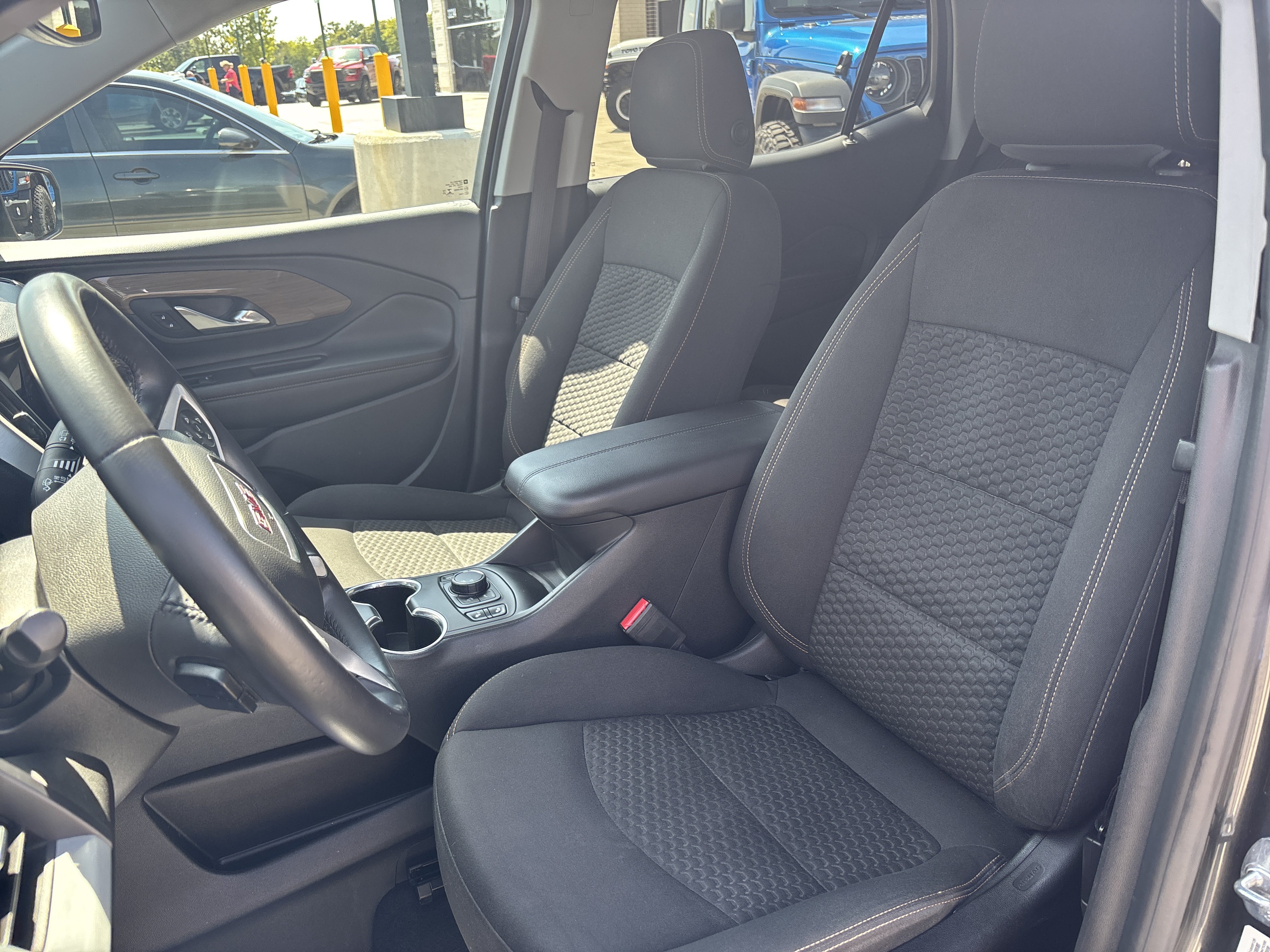 Used 2020 GMC Terrain SLE w/ Driver Convenience Package FWD image 13
